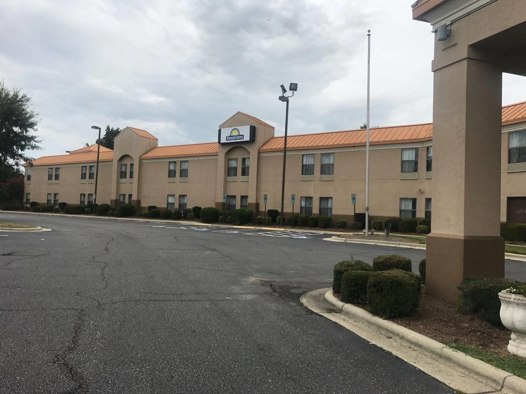 Country Inn & Suites By Radisson, Dunn, Nc מראה חיצוני תמונה